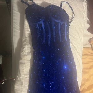 its a really cute dress and I only wore it once its size 2